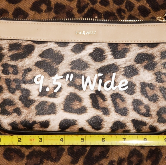 ❤Nine West Clutch.  Leopard Print used once. The zipper can be somewhat tricky. - Picture 4 of 9